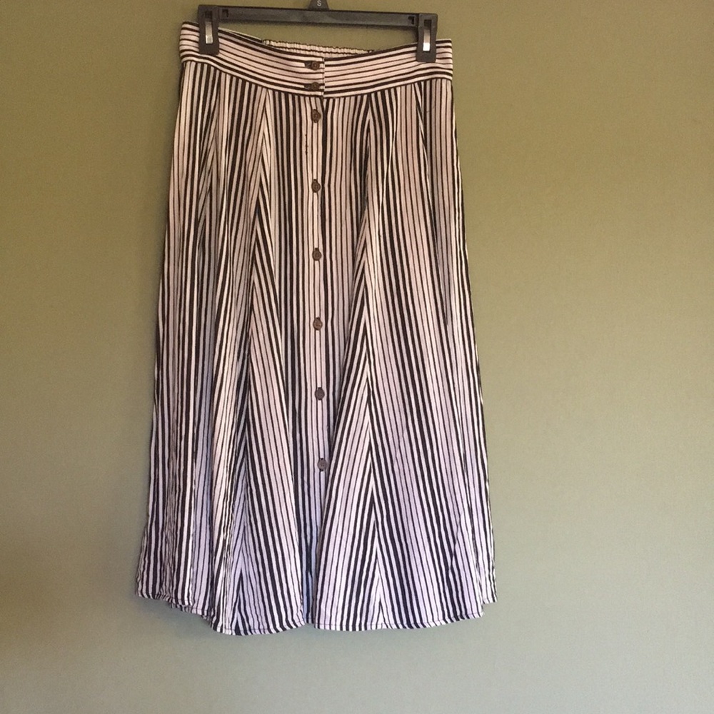 Universal Thread button front striped midi skirt